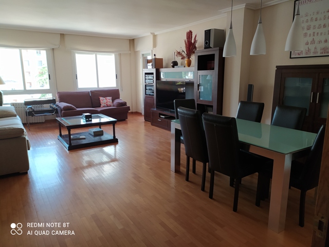 Imagen de piso en zona Ramon y Cajal(Huesca Capital), por un valor de 250.000 Euros.